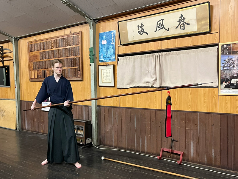 尾張槍術の真槍を持つギャレットさん