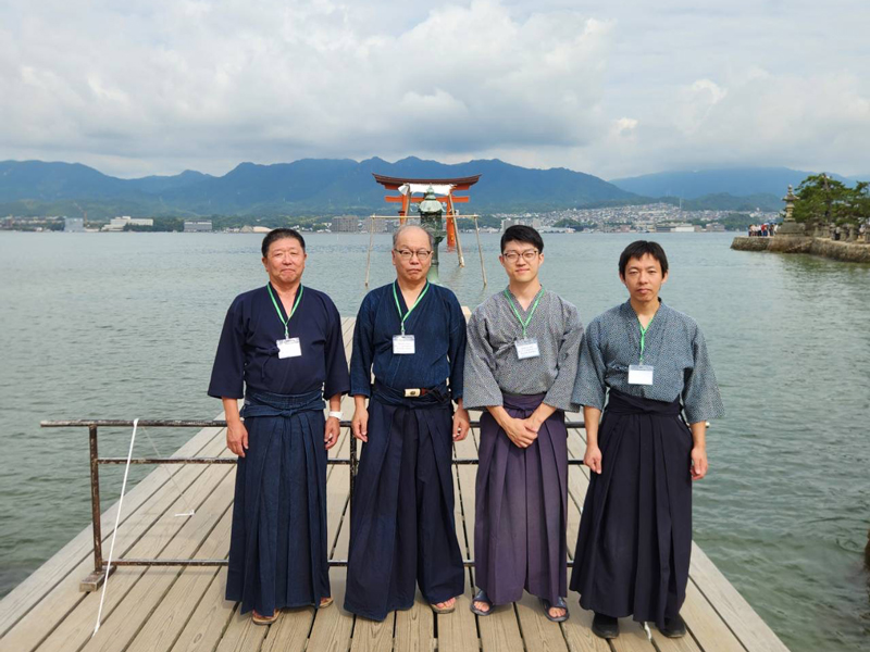 厳島神社奉納演武大会に出場した春風館メンバー