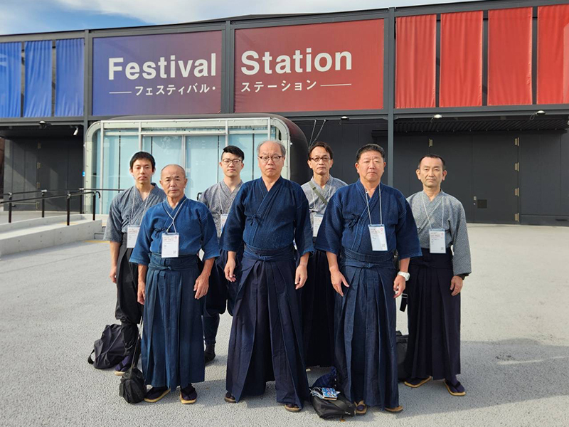 大阪・関西万博 古武道演武大会に出場した春風館のメンバー