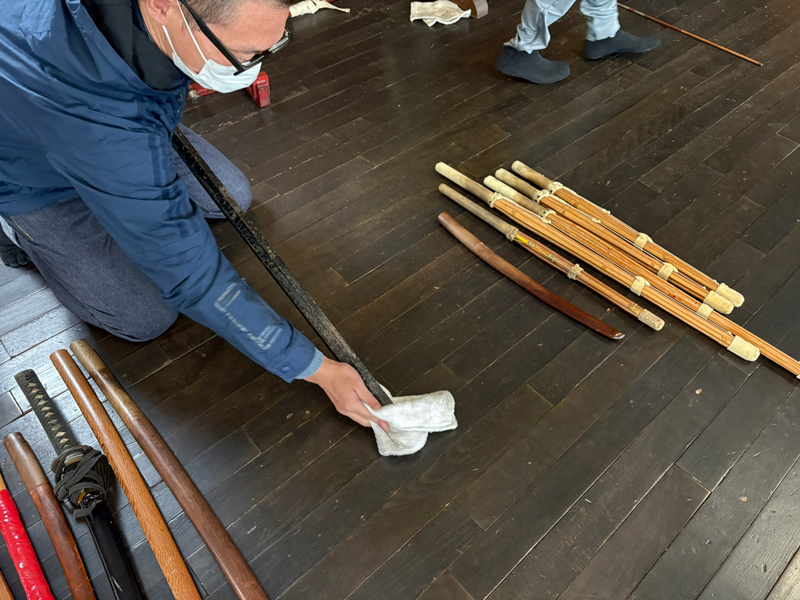 春風館道場大掃除の様子2025-4