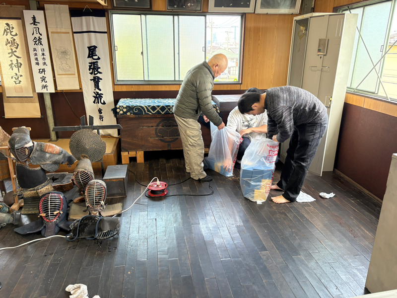 春風館道場大掃除の様子2025-5