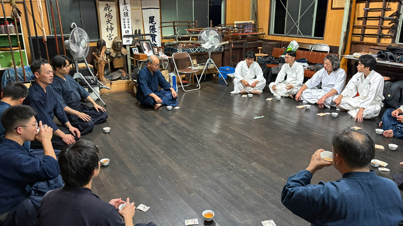 風傳流の皆様と稽古の最後にお茶を飲む春風館